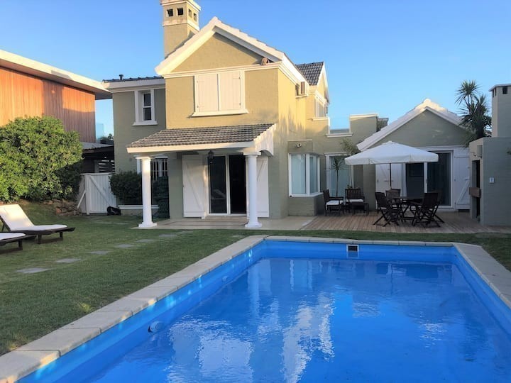 Casa frente al mar de 5 dormitorios en Montoya